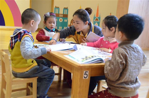 棠外实验幼儿园曾熊丹、贺倩两位老师获教育局表彰