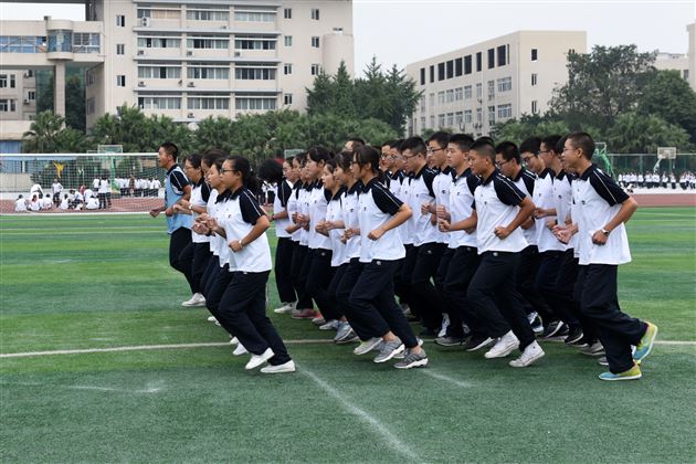 团结奋进,展班级风貌,凝心聚力,树团队意识——记棠外第十四届队列队形跑操比赛