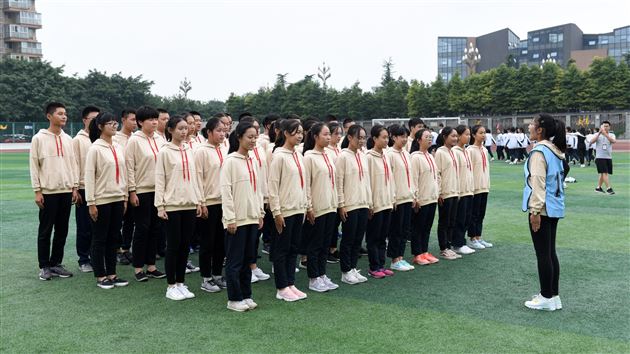 团结奋进,展班级风貌,凝心聚力,树团队意识——记棠外第十四届队列队形跑操比赛