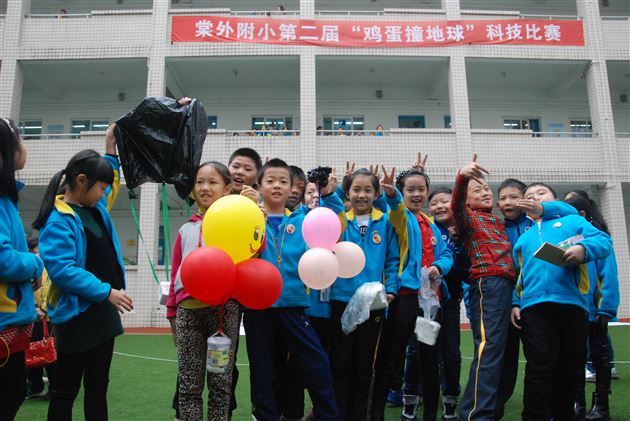 鸡蛋又撞地球啦——棠外附小举行科技活动比赛