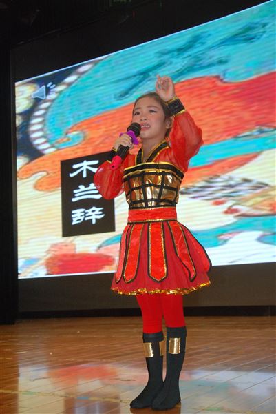朗朗书声传雅韵,萌萌稚子演经典——记棠外附小经典学习展示活动
