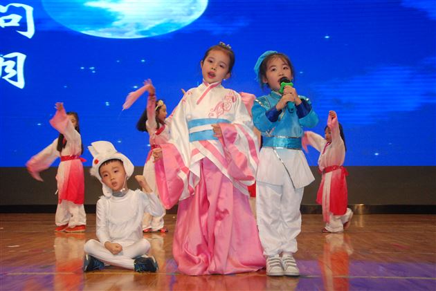 朗朗书声传雅韵,萌萌稚子演经典——记棠外附小经典学习展示活动