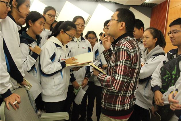 行走中的生涯课堂——记棠外学生走访四川大学开展生涯实践课程