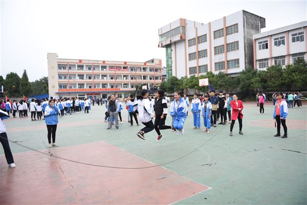 “同伴的力量”——成都棠湖外国语学校与新桥中学、新太初中、新太小学结对仪式暨关爱农村留守儿童帮扶活动