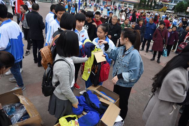“同伴的力量”——成都棠湖外国语学校与新桥中学、新太初中、新太小学结对仪式暨关爱农村留守儿童帮扶活动