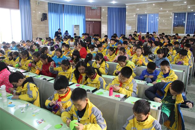 让书香伴随生命的历程——中小学教师读书略谈——记棠外附小刘旭工作室活动