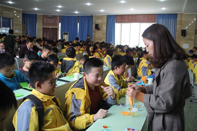 让书香伴随生命的历程——中小学教师读书略谈——记棠外附小刘旭工作室活动