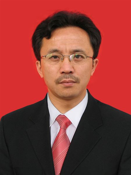 杜宗平,男,1965年03月生,1987年8月参加工作,1986年5月加入中国共产党,本科学历,党委委员、副校长兼高中部负责人。