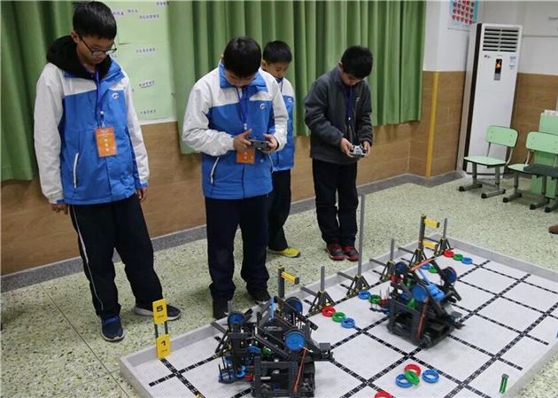 喜报:我校学生参加四川省青少年机器人创新实践活动决赛获佳绩