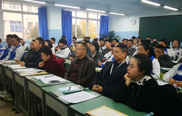 拥抱青春,点燃梦想;牢记使命,自强不息——记高2017级创新班主题演讲比赛