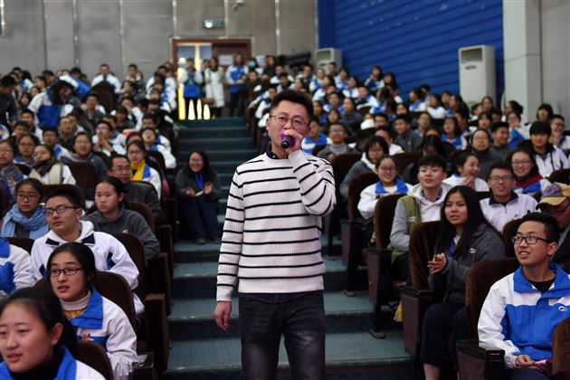 演绎外语魅力 展示学子风采——记棠外第十五届“外语文化艺术节”高2017级英语配音比赛