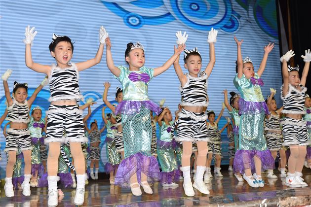 聆听花开的声音 点亮七彩的童年——棠外附小隆重举行2017级学生入学百日庆典活动