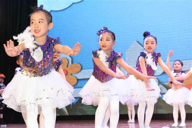聆听花开的声音 点亮七彩的童年——棠外附小隆重举行2017级学生入学百日庆典活动