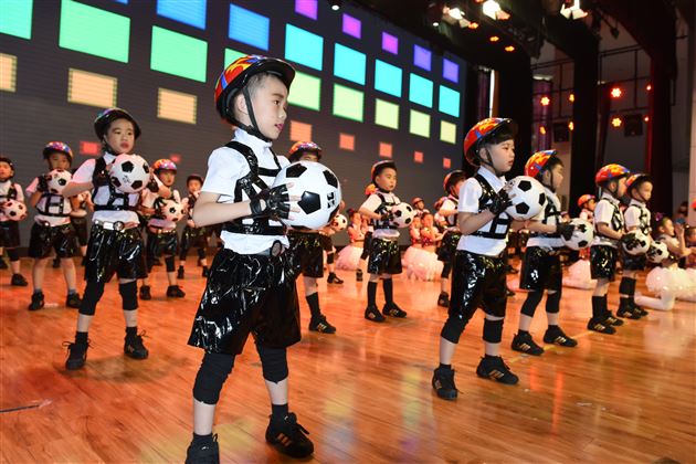 聆听花开的声音 点亮七彩的童年——棠外附小隆重举行2017级学生入学百日庆典活动