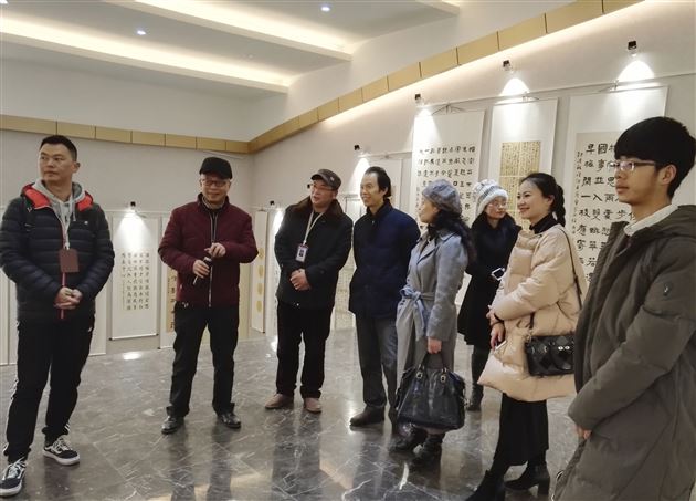 市、区美术教研员莅临棠外指导美术、书法教学工作