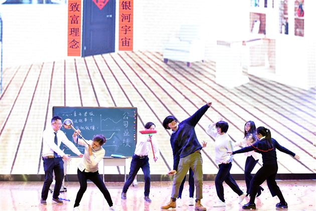 天地五九凛冽风 棠外新春喜意浓——棠外隆重举行2018年教职工迎新春联欢会