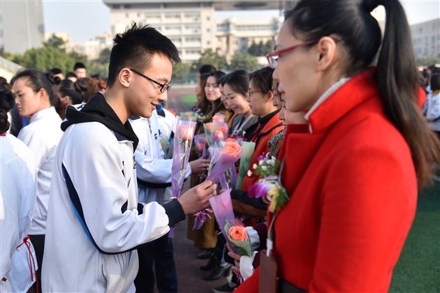 又是一年春光好 正当扬帆起新程——棠外举行2017-2018学年度下期开学典礼暨第108个国际劳动妇女节庆祝表彰大会