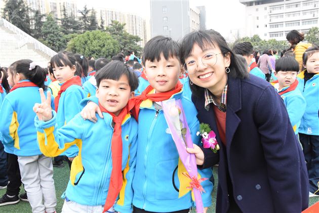 又是一年春光好 正当扬帆起新程——棠外举行2017-2018学年度下期开学典礼暨第108个国际劳动妇女节庆祝表彰大会