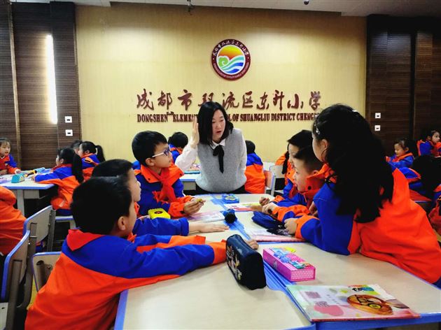 聚焦英语核心素养 打造高效教改课堂——棠外附小金永迪老师献课双流区英语教研活动