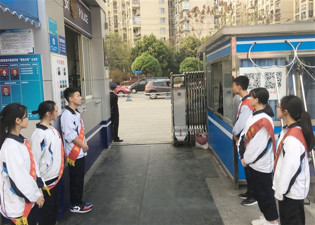 在汗水中磨练 在反思中成长——棠外初2016级17班社会实践总结