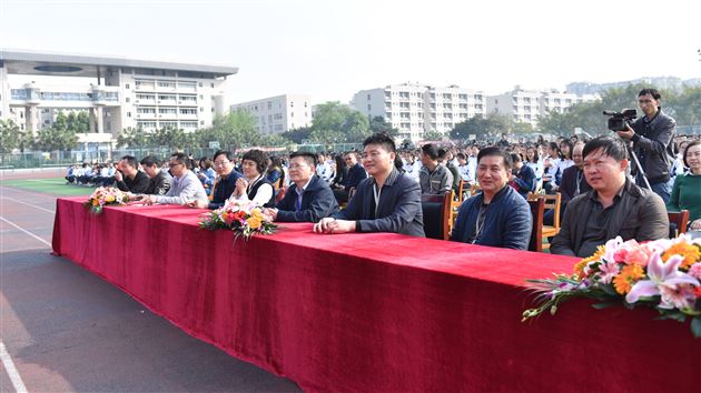 激扬学子意气 奏响青春乐章——棠外举行初2015级中考冲刺誓师大会