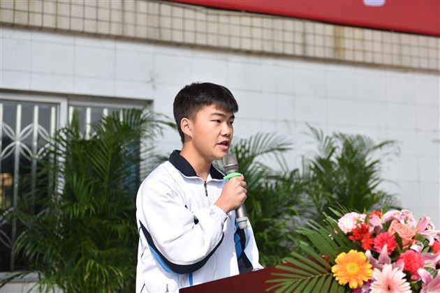 激扬学子意气 奏响青春乐章——棠外举行初2015级中考冲刺誓师大会