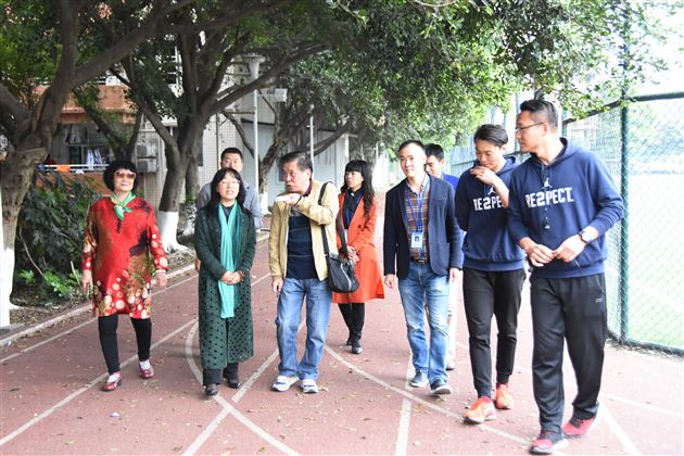 “十城市” 体研会刘端文理事长莅临棠外附小进行体育课题研究与教学工作指导