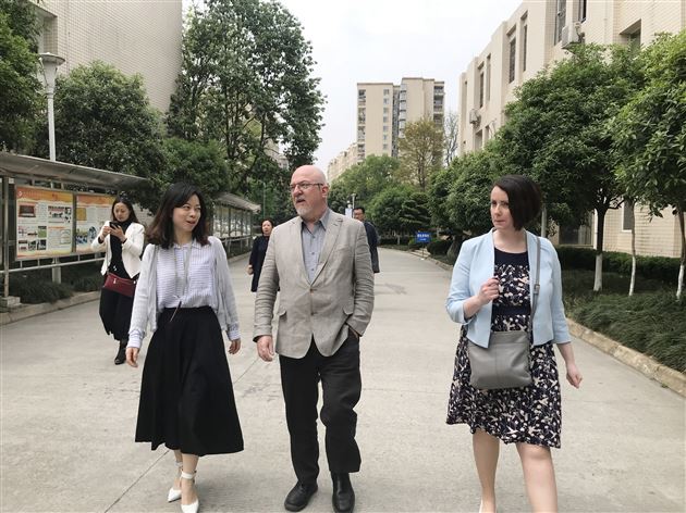 国立爱尔兰梅努斯大学校长一行来访棠外