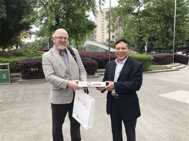 国立爱尔兰梅努斯大学校长一行来访棠外