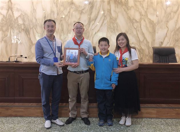 学习礼仪提高素质——记棠外附小三年级家长义工课堂