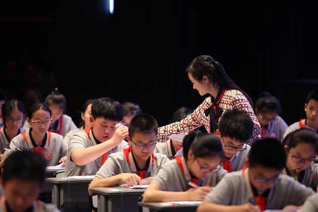 喜报:棠外杨冬梅老师斩获全国第三届“初中群文阅读教学现场课大赛”特等奖