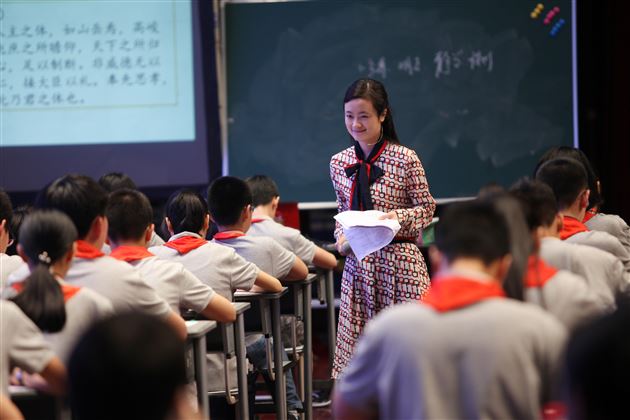 喜报:棠外杨冬梅老师斩获全国第三届“初中群文阅读教学现场课大赛”特等奖