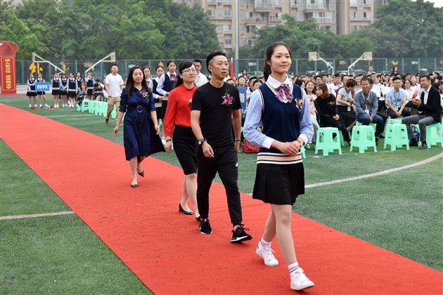 意气风发棠外人矢志无悔青年心——记棠外2018年“青春的步伐”五四青年节系列活动