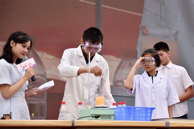意气风发棠外人矢志无悔青年心——记棠外2018年“青春的步伐”五四青年节系列活动