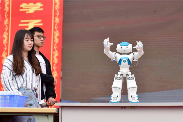 意气风发棠外人矢志无悔青年心——记棠外2018年“青春的步伐”五四青年节系列活动