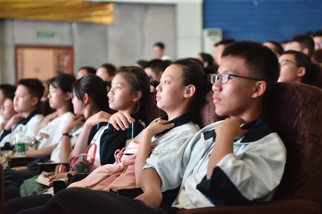 棠外2018年“五四青年节系列活动”之向上吧,急救青年!急救培训活动开展