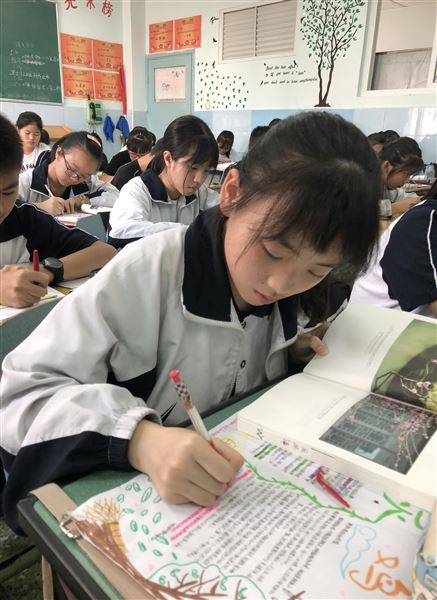 绘五彩小报展美丽心灵——记棠外“5.25心理健康节”系列活动(三)