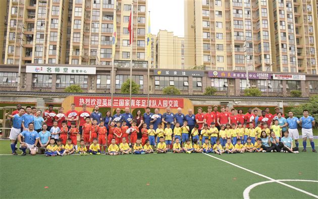 英格兰U19国家足球队到访棠外实验幼儿园