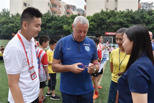 英格兰U19国家青年足球队到棠外交流访问