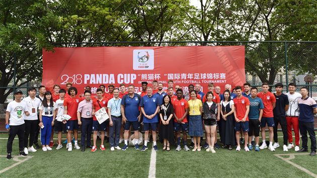 英格兰U19国家青年足球队到棠外交流访问