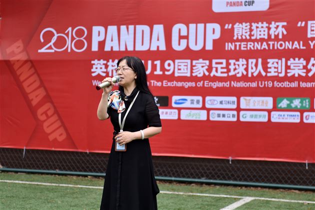 英格兰U19国家青年足球队到棠外交流访问