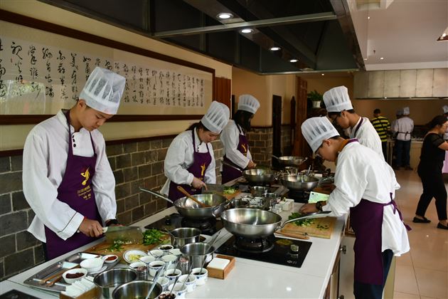 “Play with Chuançais”—— A Journey of International Department of Tangwai to the Mecca of Sichuan Culinary Art