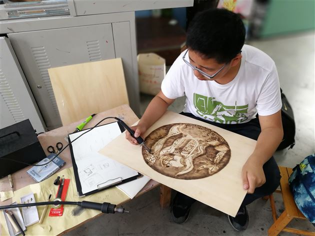 棠外初中美术《沐阳》系列烙画作品喜获2018年成都市双流区中小学生艺术节美术比赛特等奖