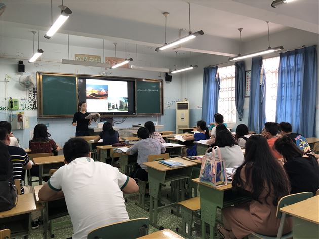 “随课微写”细讨论,集思广益妙生成——记棠外初一语文备课组“读写结合”校本教材研讨会