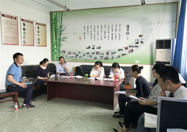 三尺讲台现精彩课前准备出匠心——记刘勇工作室与棠外青年教师联合教研活动