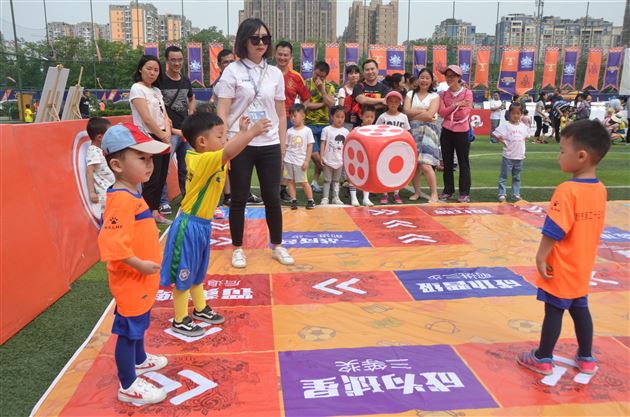 棠外实验幼儿园完美亮相成都市幼儿足球嘉年华活动