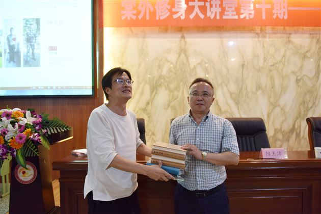 生命以痛吻我我要报之以歌——棠外成功举办第十期修身大讲堂活动·《我们长大啦》阅读分享会