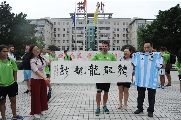 阿根廷足球代表团到棠外交流访问
