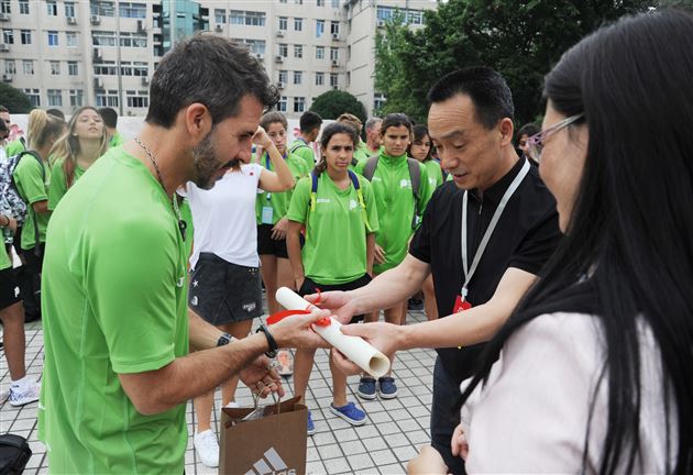 阿根廷足球代表团到棠外交流访问