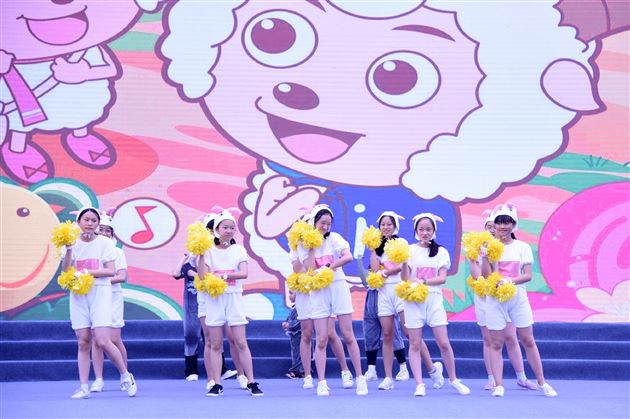 告别童年拥抱青春——记棠外初2017级六一庆祝暨表彰活动